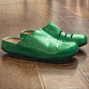 Aravon By New Balance Emerald Green Leather Mules Women’s 11B